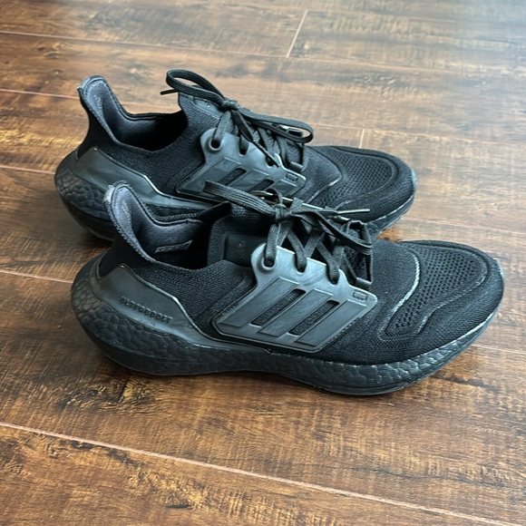 ADIDAS ORIGINALS // Ultraboost 22 Sneakers // US 8 (EU 40) - Picture 8 of 12